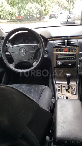Mercedes E 280 1999, 284,000 km - 2.8 l - Bakı