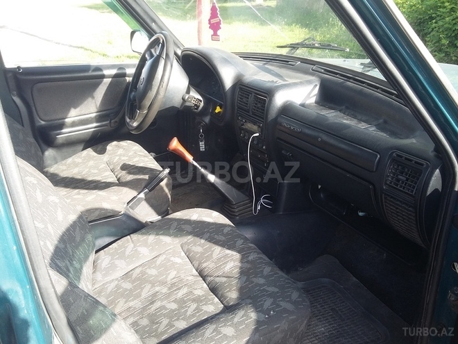 GAZ 3110 2000, 123,000 km - 2.4 l - Quba
