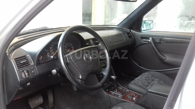 Mercedes C 200 2000, 147,000 km - 2.0 л - Bakı
