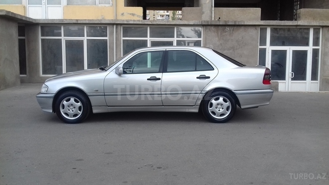 Mercedes C 200 2000, 147,000 km - 2.0 л - Bakı