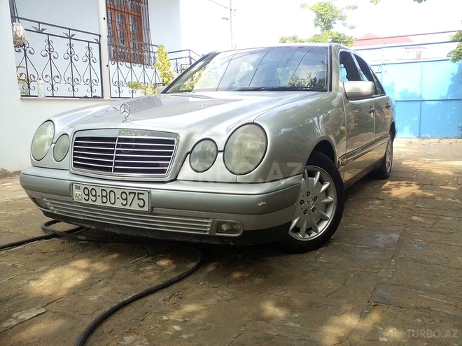 Mercedes E 240 1999, 300,000 km - 2.4 l - Bakı