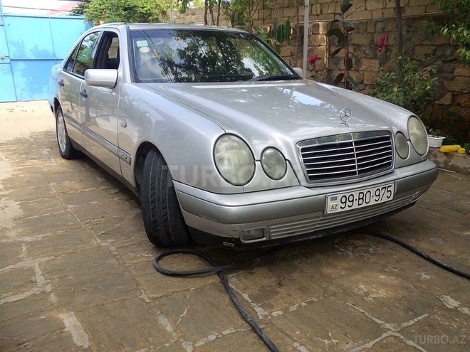 Mercedes E 240 1999, 300,000 km - 2.4 l - Bakı