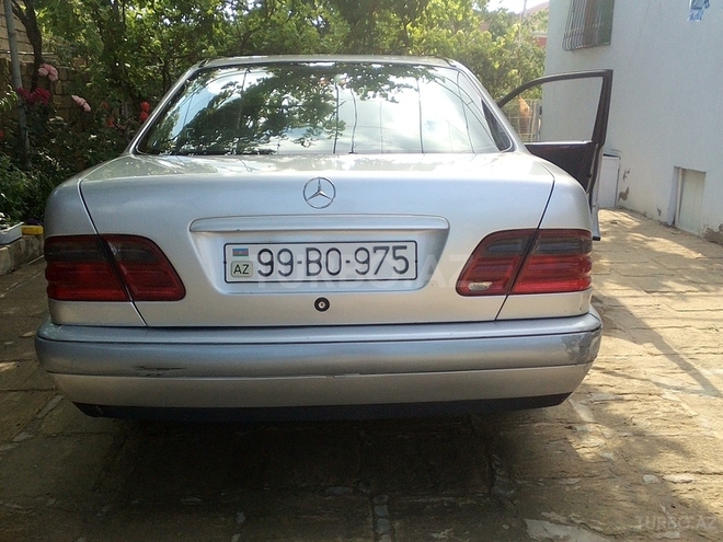 Mercedes E 240 1999, 300,000 km - 2.4 l - Bakı