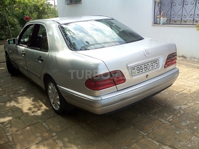 Mercedes E 240 1999, 300,000 km - 2.4 l - Bakı