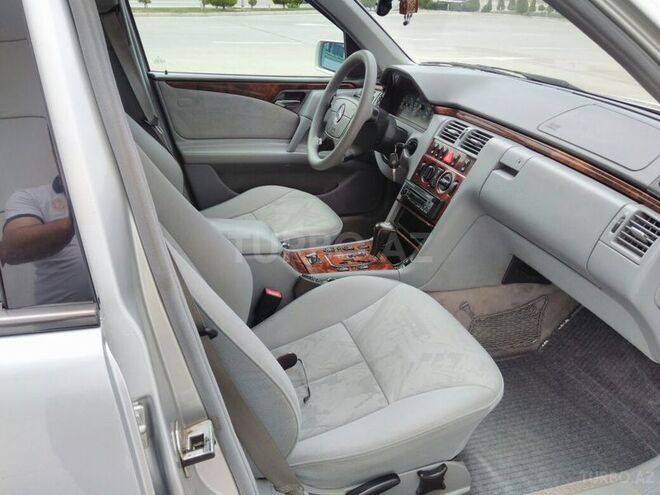 Mercedes E 240 1998, 150,000 km - 2.4 л - Bakı