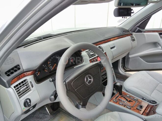 Mercedes E 240 1998, 150,000 km - 2.4 л - Bakı
