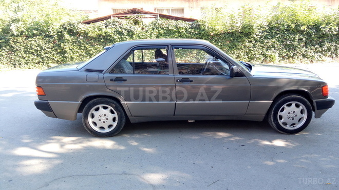 Mercedes 190 1990, 422,303 km - 1.8 l - Bakı
