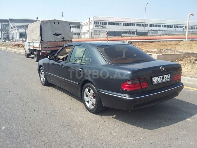 Mercedes E 240 2001, 194,000 km - 2.4 l - Bakı