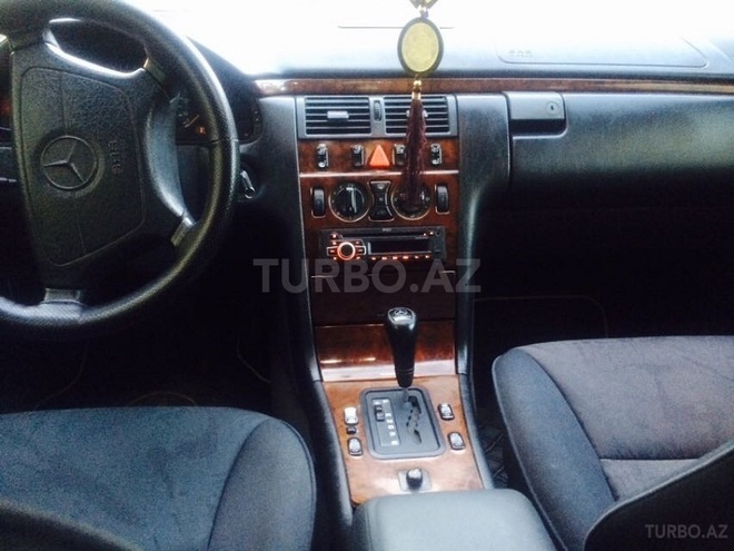 Mercedes E 230 1995, 145,567 km - 2.3 л - Bakı