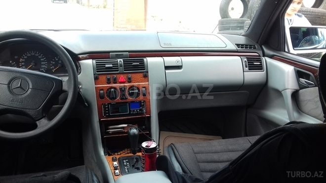 Mercedes E 240 1998, 250,000 km - 2.4 l - Bakı