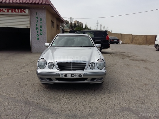 Mercedes E 220 2001, 266,000 km - 2.2 l - Bakı