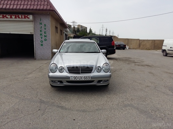 Mercedes E 220 2001, 26,600 km - 2.2 l - Bakı