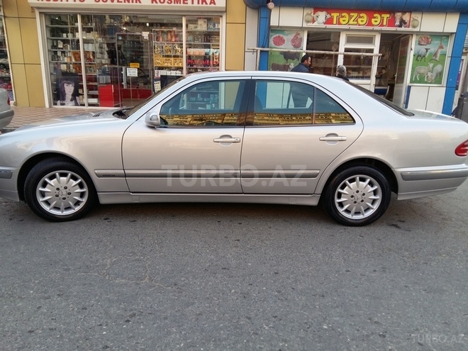 Mercedes E 220 2001, 26,600 km - 2.2 l - Bakı