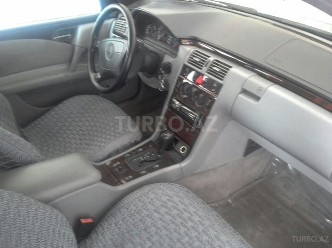 Mercedes E 240 1997, 260,000 km - 2.4 l - Xırdalan