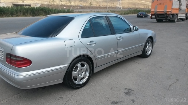 Mercedes E 240 2002, 236,000 km - 2.6 l - Bakı