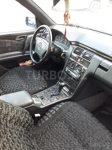 Mercedes E 230 1997, 252,000 km - 2.3 l - Bakı