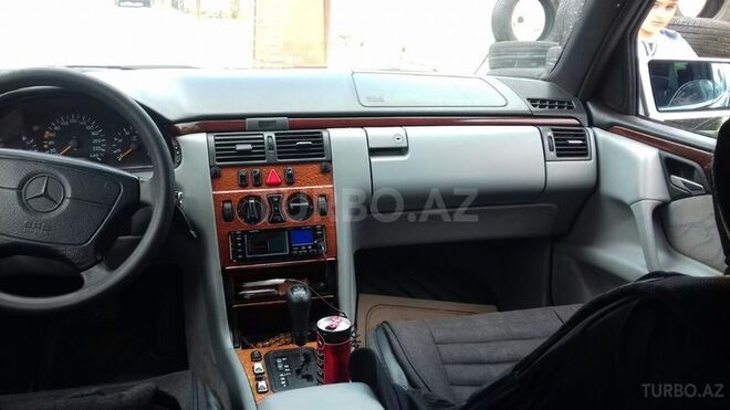 Mercedes E 240 2000, 195,623 km - 2.4 l - Bakı