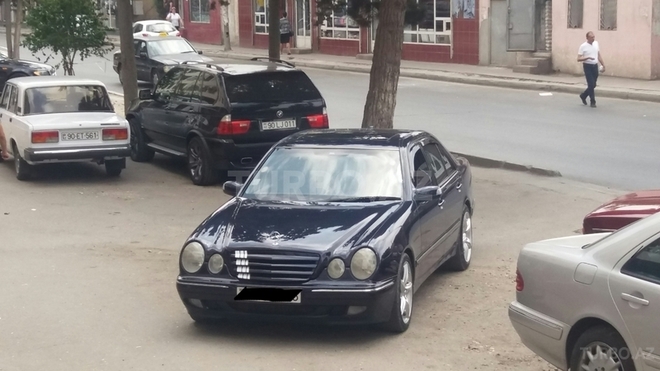 Mercedes E 200 2001, 380,000 km - 2.0 l - Bakı