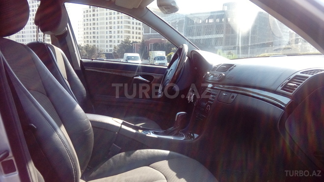 Mercedes E 220 2006, 272,000 km - 2.2 л - Bakı