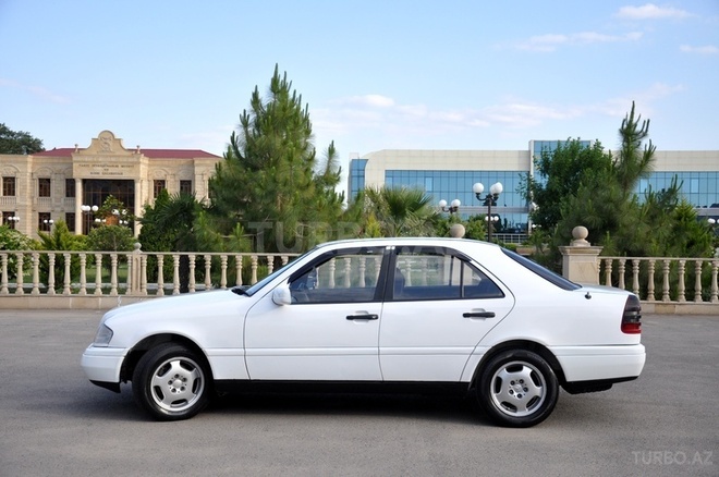 Mercedes C 200 1993, 460,003 km - 2.0 л - Saatlı