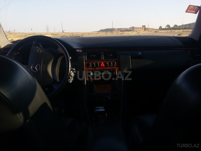 Mercedes E 320 2001, 289,000 km - 3.2 l - Bakı