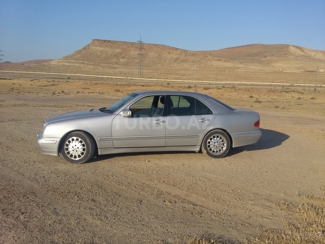 Mercedes E 320 2001, 289,000 km - 3.2 l - Bakı