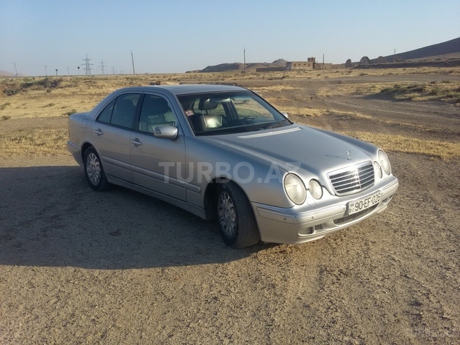 Mercedes E 320 2001, 289,000 km - 3.2 l - Bakı