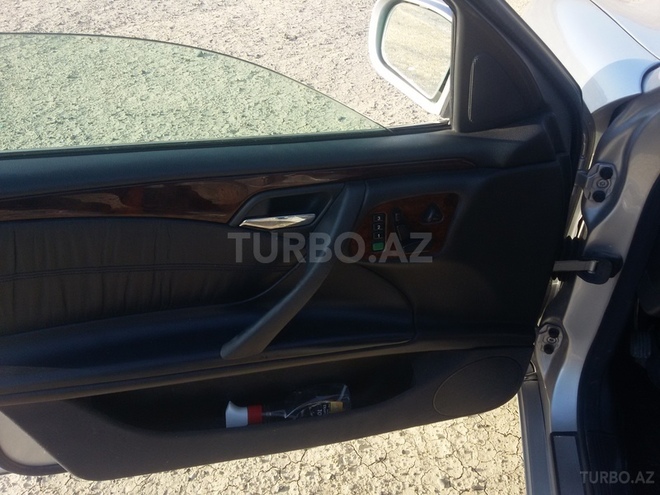 Mercedes E 320 2001, 289,000 km - 3.2 l - Bakı