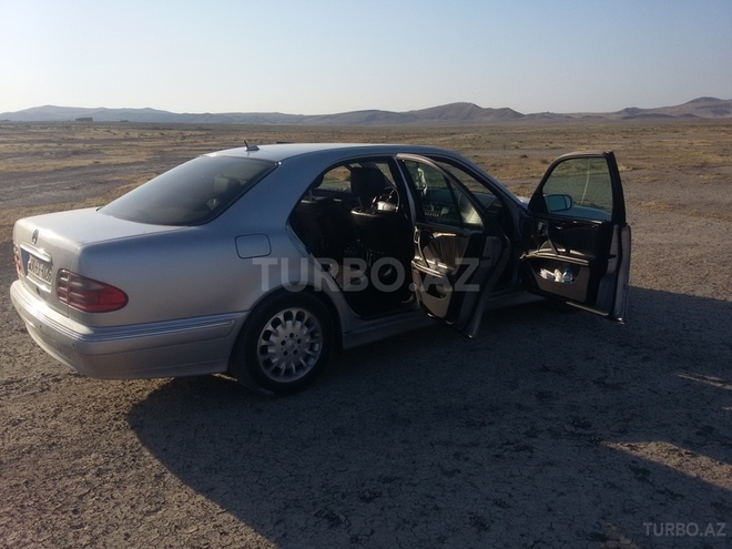 Mercedes E 320 2001, 289,000 km - 3.2 l - Bakı