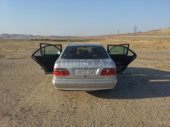Mercedes E 320 2001, 289,000 km - 3.2 l - Bakı