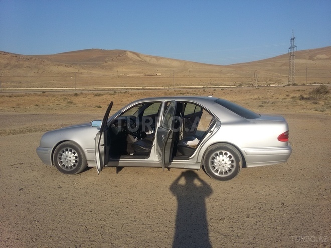 Mercedes E 320 2001, 289,000 km - 3.2 l - Bakı