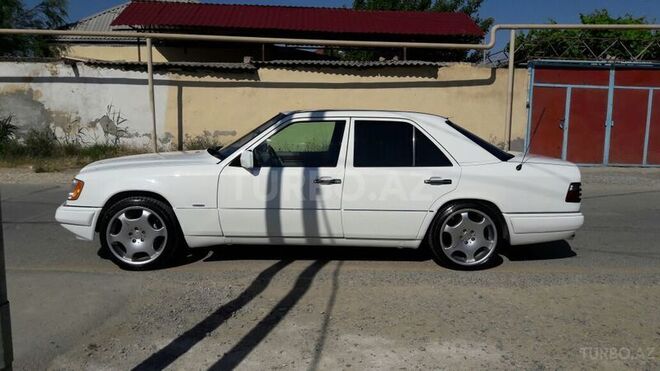 Mercedes E 220 1993, 395,367 km - 2.2 l - Bakı
