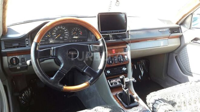 Mercedes E 220 1993, 395,367 km - 2.2 l - Bakı