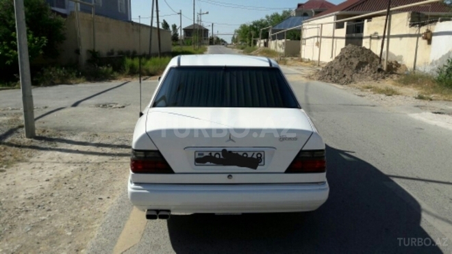 Mercedes E 220 1993, 395,367 km - 2.2 l - Bakı