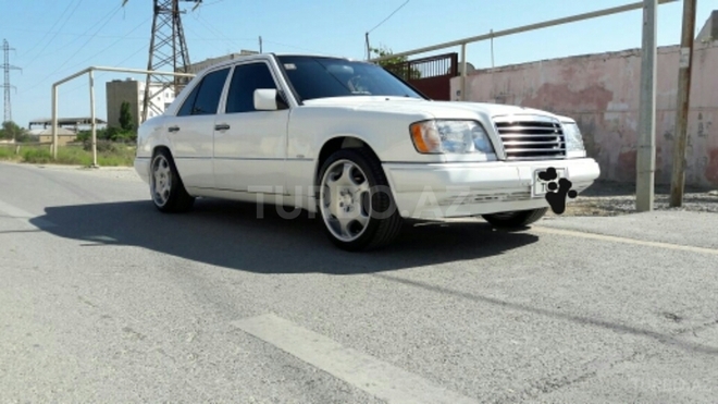 Mercedes E 220 1993, 395,367 km - 2.2 l - Bakı