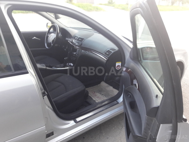 Mercedes E 220 2005, 330,000 km - 2.2 l - Quba