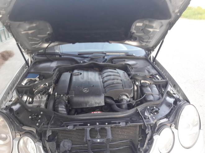 Mercedes E 220 2005, 330,000 km - 2.2 l - Quba