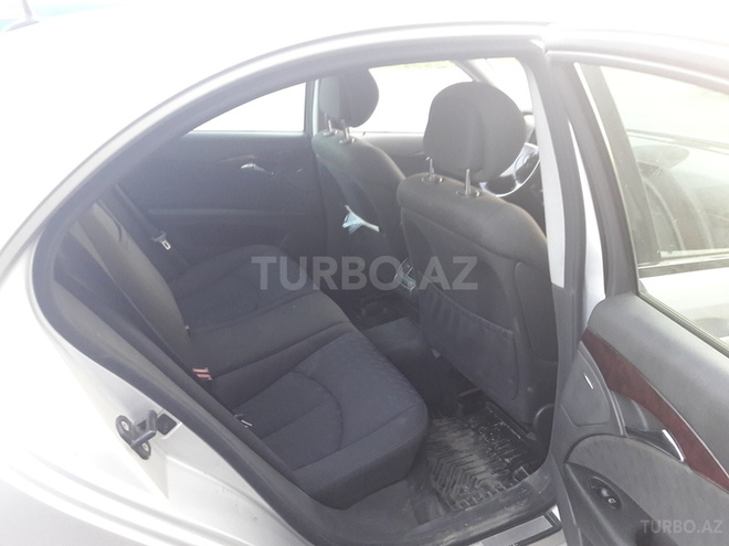 Mercedes E 220 2005, 330,000 km - 2.2 l - Quba