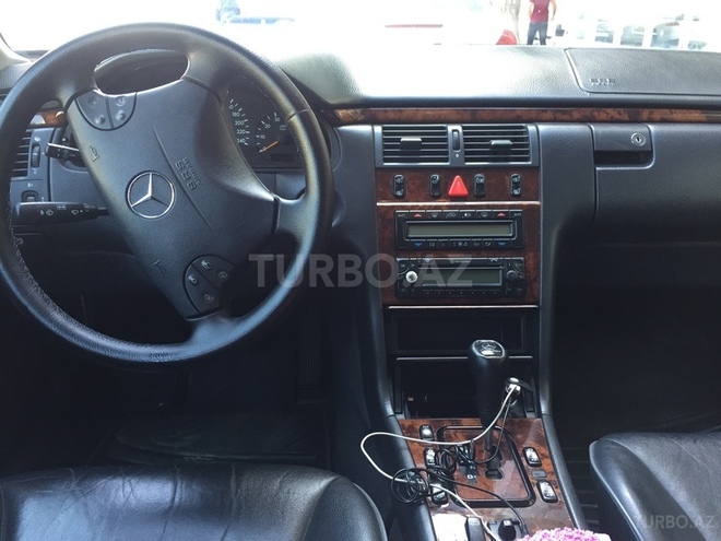 Mercedes E 240 1999, 250,000 km - 2.4 l - Bakı
