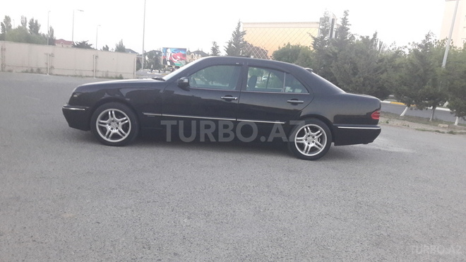 Mercedes E 240 2000, 189,000 km - 2.4 л - Sumqayıt