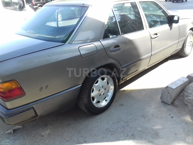 Mercedes E 230 1989, 230,079 km - 2.3 l - Bakı