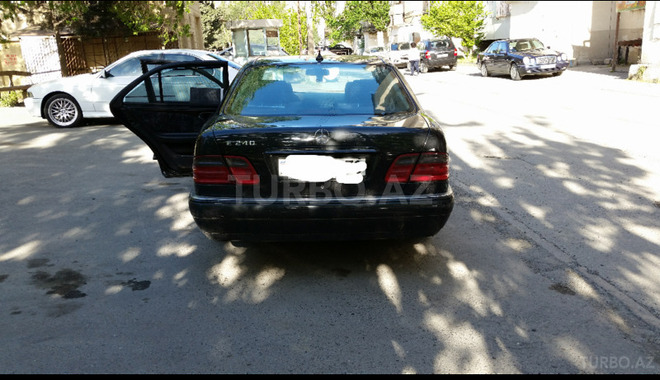 Mercedes E 240 1999, 297,000 km - 2.6 л - Bakı