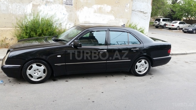 Mercedes E 240 1999, 297,000 km - 2.6 л - Bakı