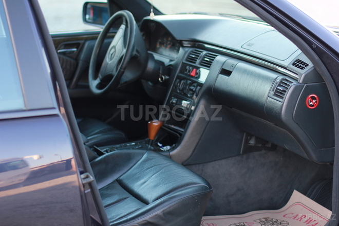 Mercedes E 240 1998, 390,000 km - 2.4 л - Bakı