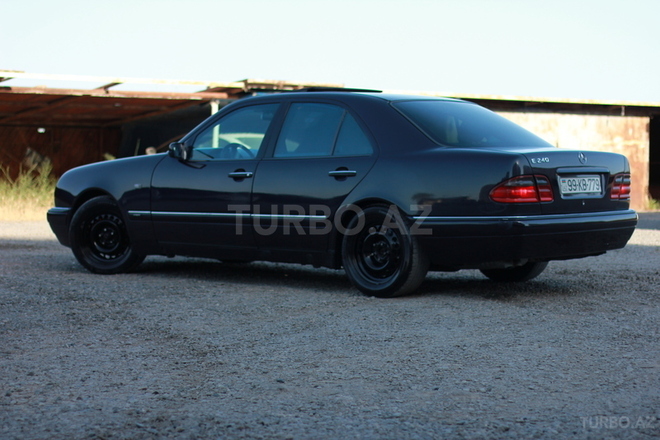 Mercedes E 240 1998, 390,000 km - 2.4 л - Bakı