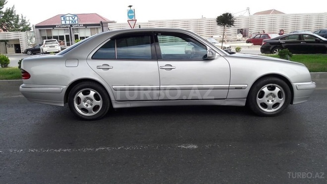 Mercedes E 270 2000, 286,500 km - 2.7 л - Bakı