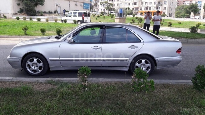 Mercedes E 270 2000, 286,500 km - 2.7 л - Bakı