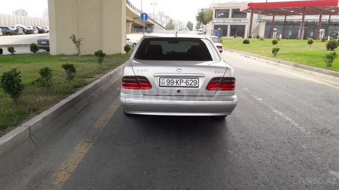 Mercedes E 270 2000, 286,500 km - 2.7 л - Bakı
