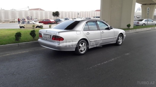 Mercedes E 270 2000, 286,500 km - 2.7 л - Bakı