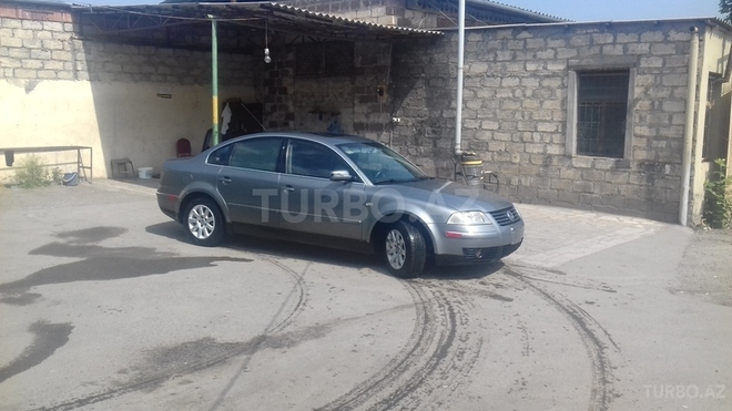 Volkswagen Passat 2003, 199,412 km - 1.8 l - Gəncə